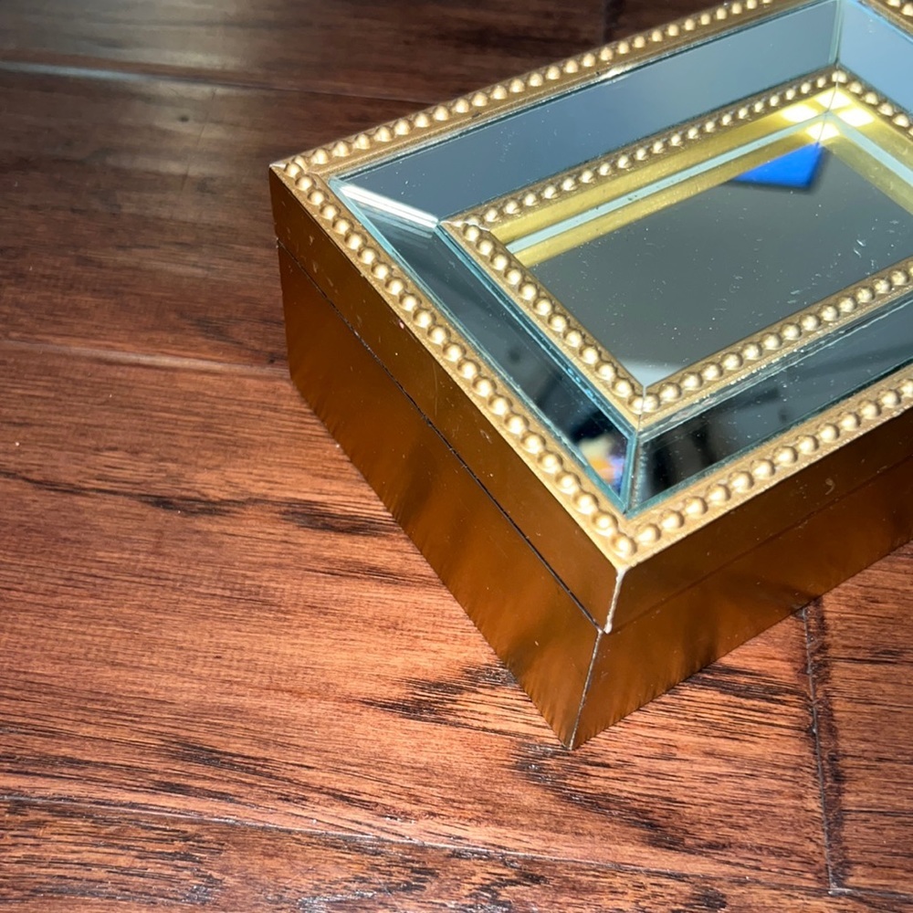 Rectangle gold metal & glass mirror design end lid that opens to a jewelry box​ - Picture 3 of 9